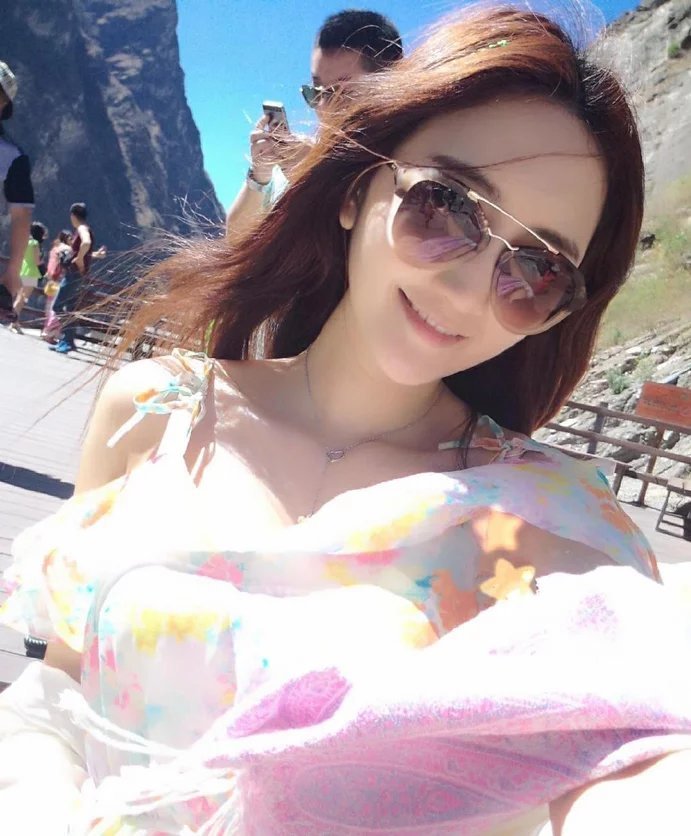 F3 801图+20视频大胸美女自拍-1