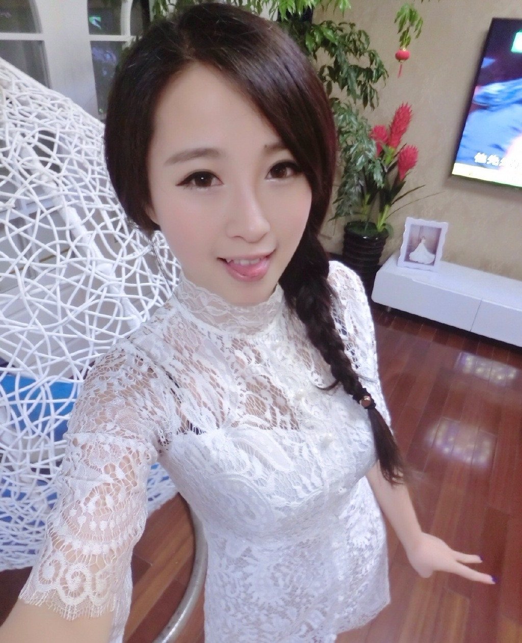 KK65_824张图+20个视频 美女一枚网恋生活照套图-1