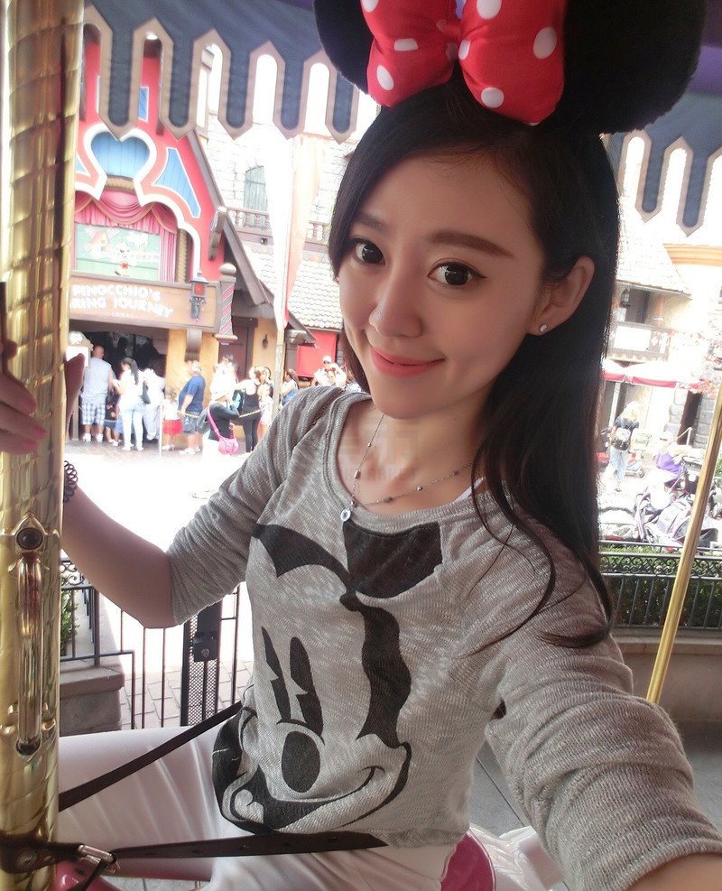 W48_女套图430照片（时尚青春健身身材好高挑长腿旅游潮流好气质网红脸白富美——素颜真实美女生活照）-9