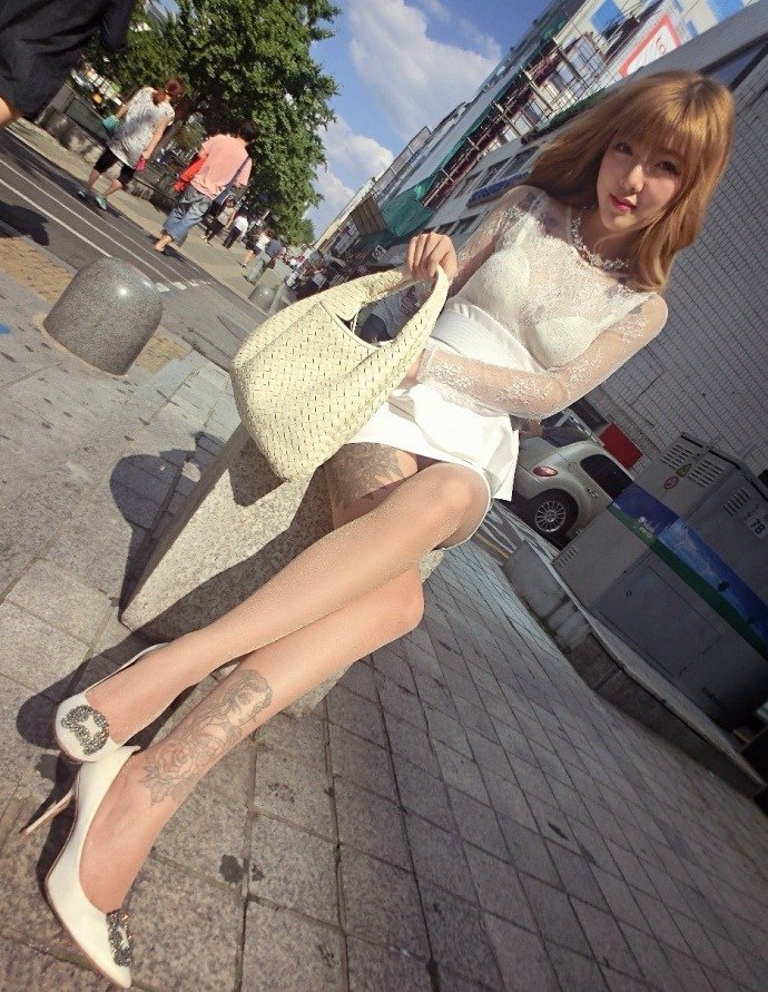 ZZ04_1868图 美腿带纹身好身材美女生活照素材套图-8