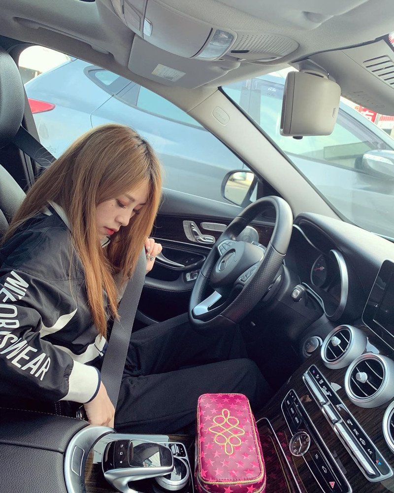 W25_女套图701照片+50视频（有泳装好身材网红气质达人时尚性感自拍照）-13