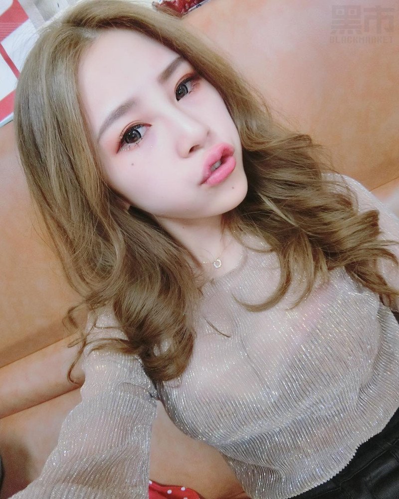 W25_女套图701照片+50视频（有泳装好身材网红气质达人时尚性感自拍照）-12