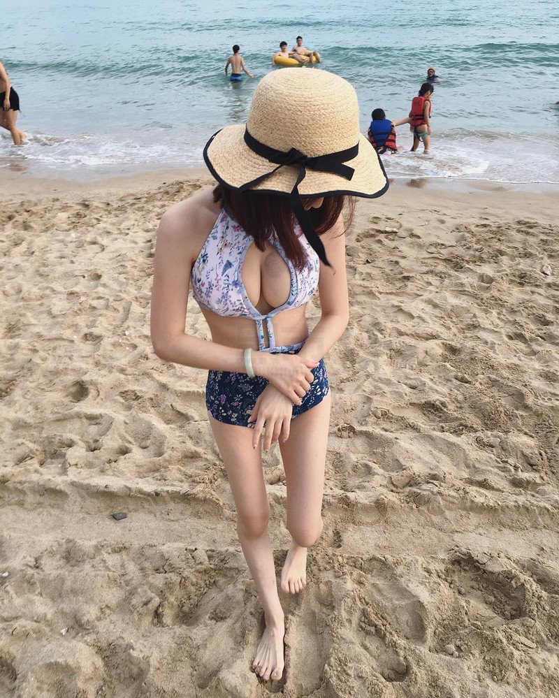 W25_女套图701照片+50视频（有泳装好身材网红气质达人时尚性感自拍照）-1