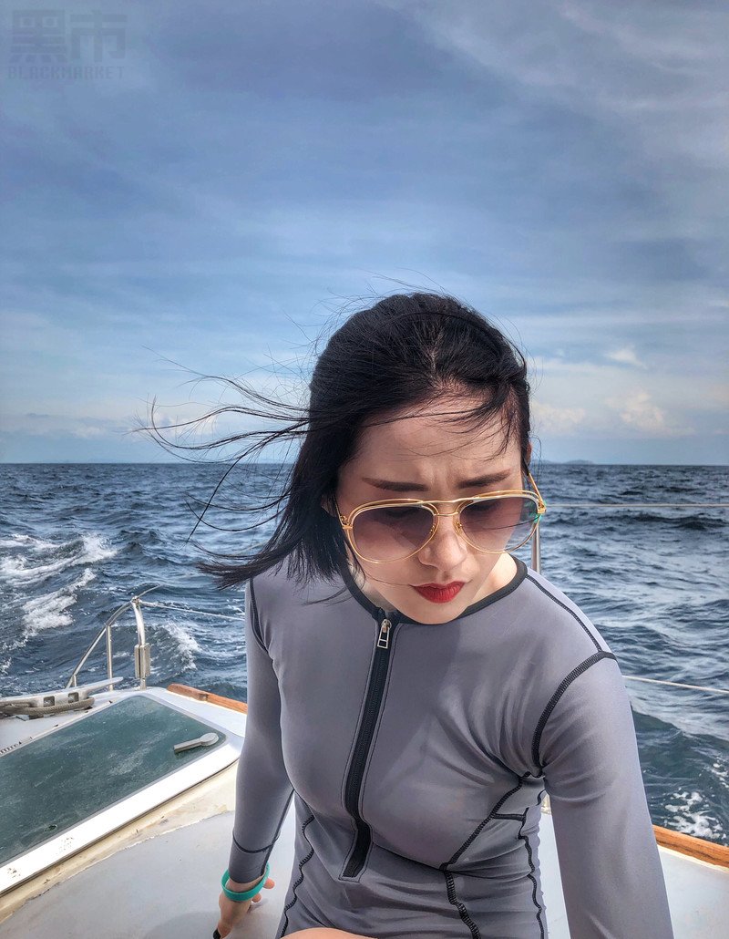 W31_女套图1174照片+2视频（长腿知性旅游时尚多变造型好身材苗条白富美—美女微信朋友圈全套生活照）-13