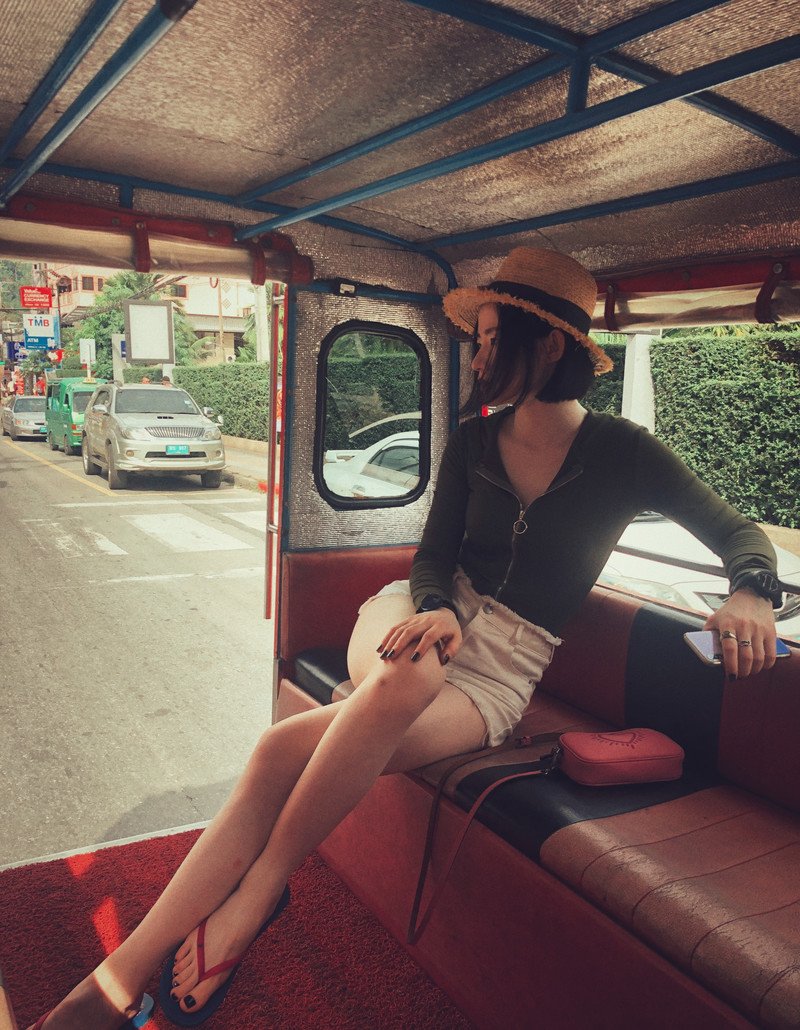 W31_女套图1174照片+2视频（长腿知性旅游时尚多变造型好身材苗条白富美—美女微信朋友圈全套生活照）-2