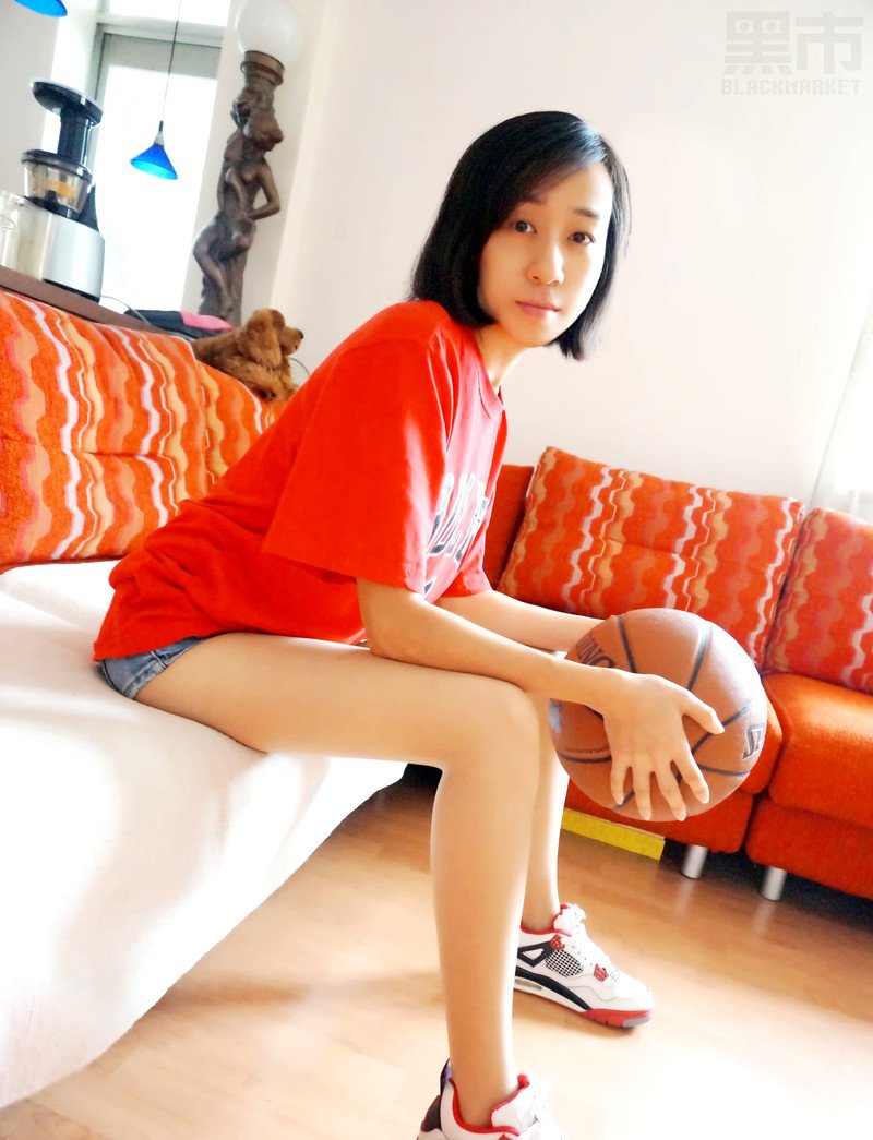 W32_女套图555照片+1视频（多腿照时尚性感诱惑可爱美腿丝袜—美女微信朋友圈整套一个人生活照）-10