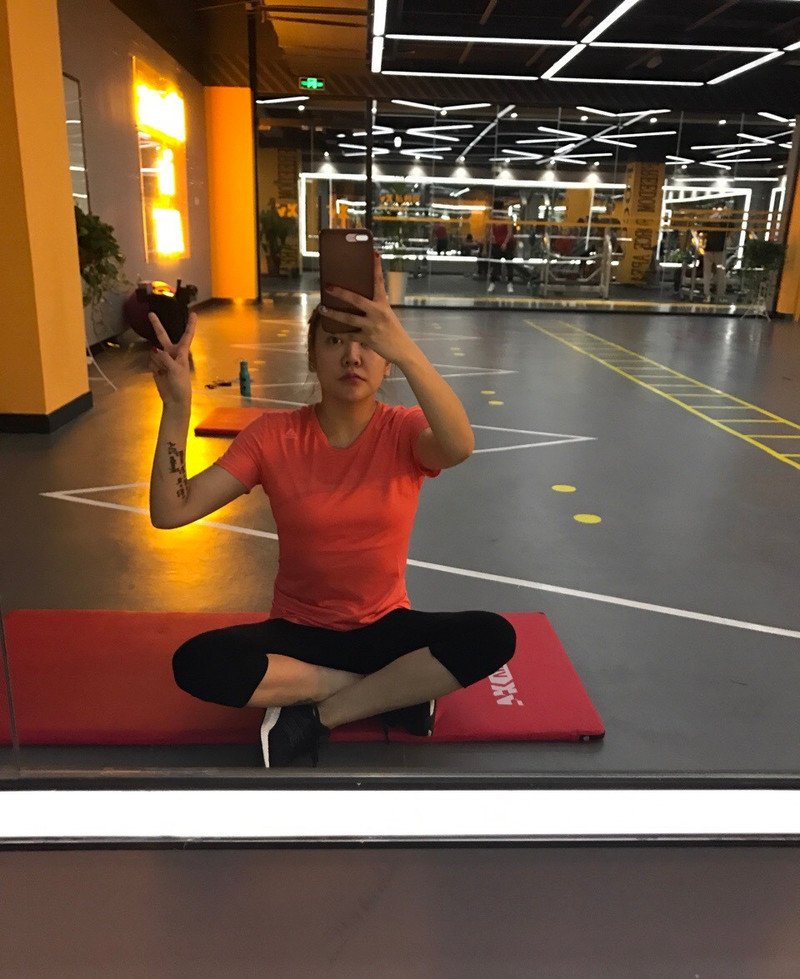 W33_女套图230照片+9视频（时尚性感网红脸）-1