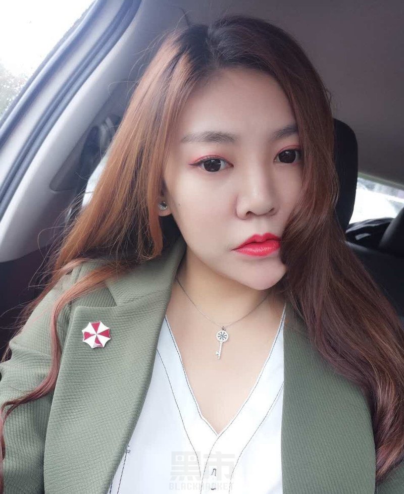 W33_女套图230照片+9视频（时尚性感网红脸）-4
