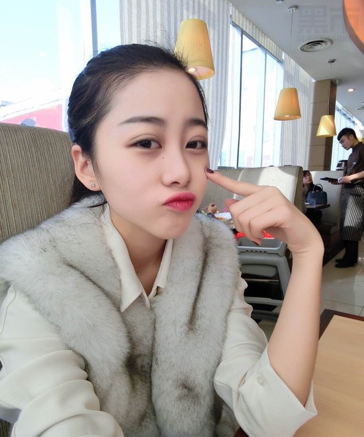 W38_女套图662照片+9视频（白富美靓丽时尚网红青春精致多造型——美女生活照片集锦）-5