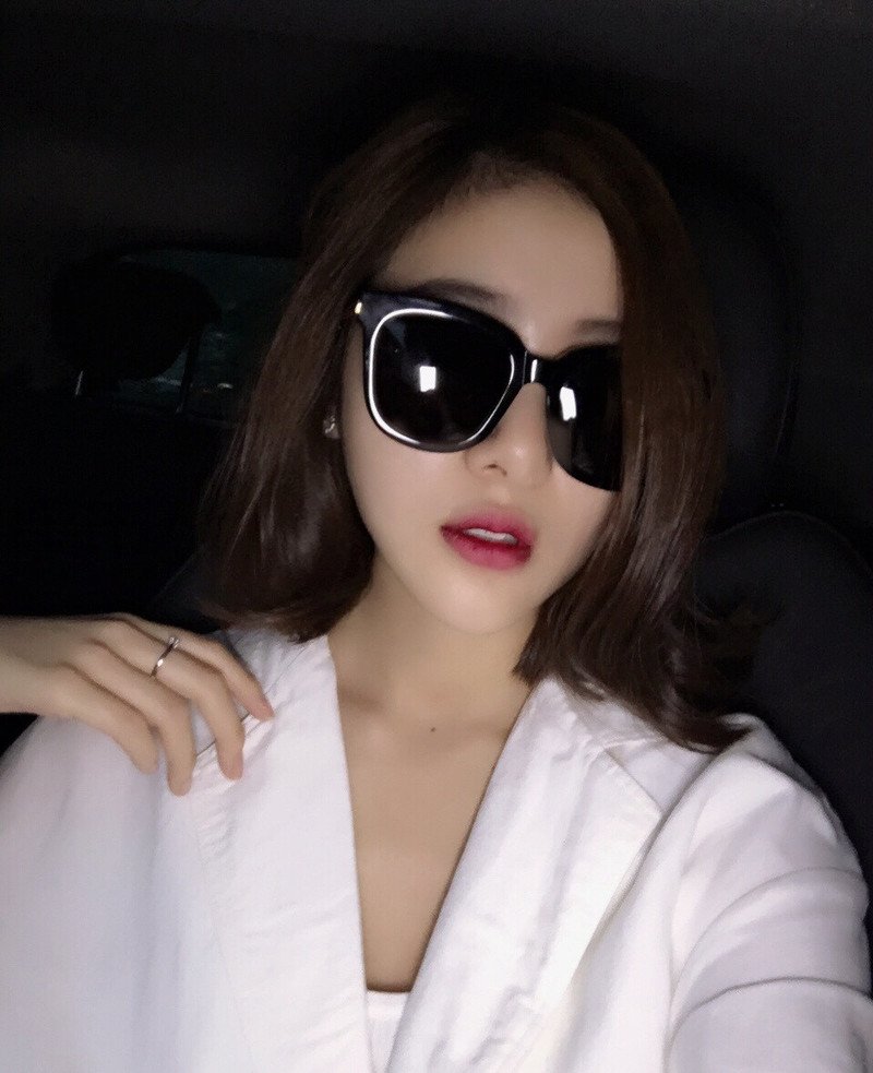 W38_女套图662照片+9视频（白富美靓丽时尚网红青春精致多造型——美女生活照片集锦）-6
