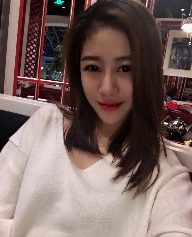 W38_女套图662照片+9视频（白富美靓丽时尚网红青春精致多造型——美女生活照片集锦）-13
