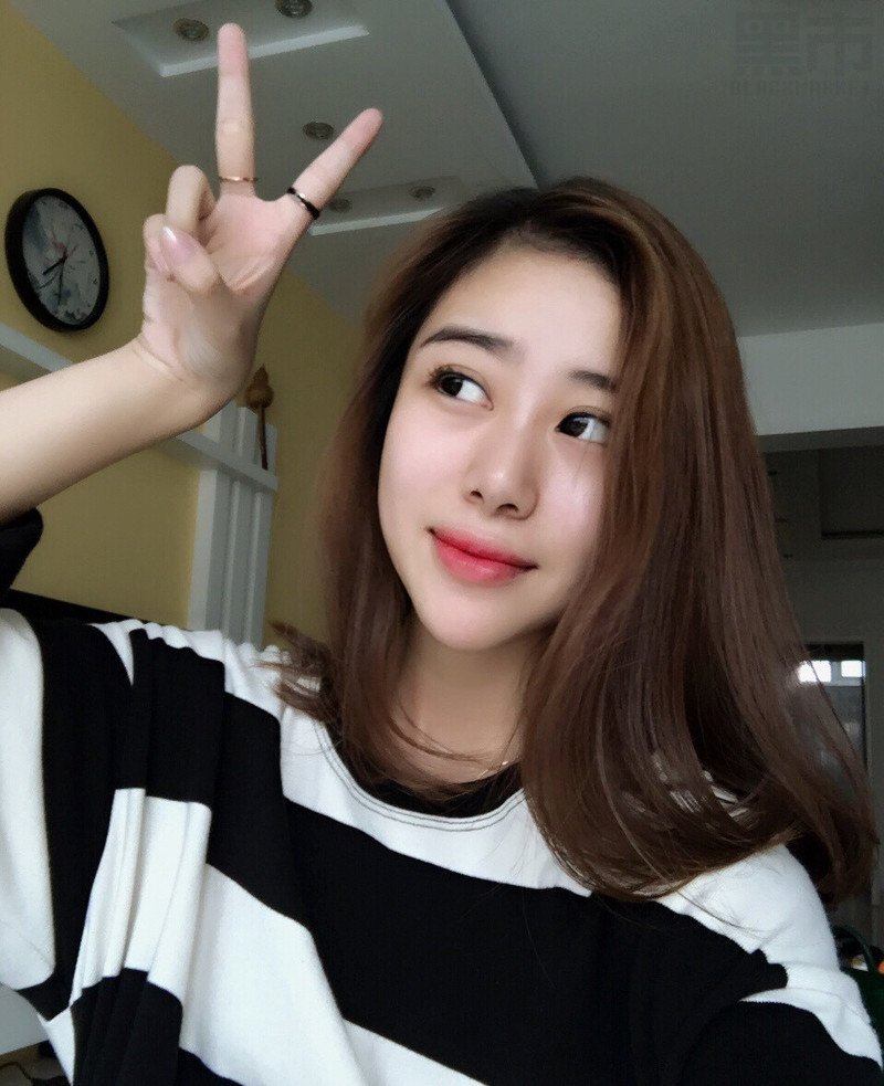 W38_女套图662照片+9视频（白富美靓丽时尚网红青春精致多造型——美女生活照片集锦）-11