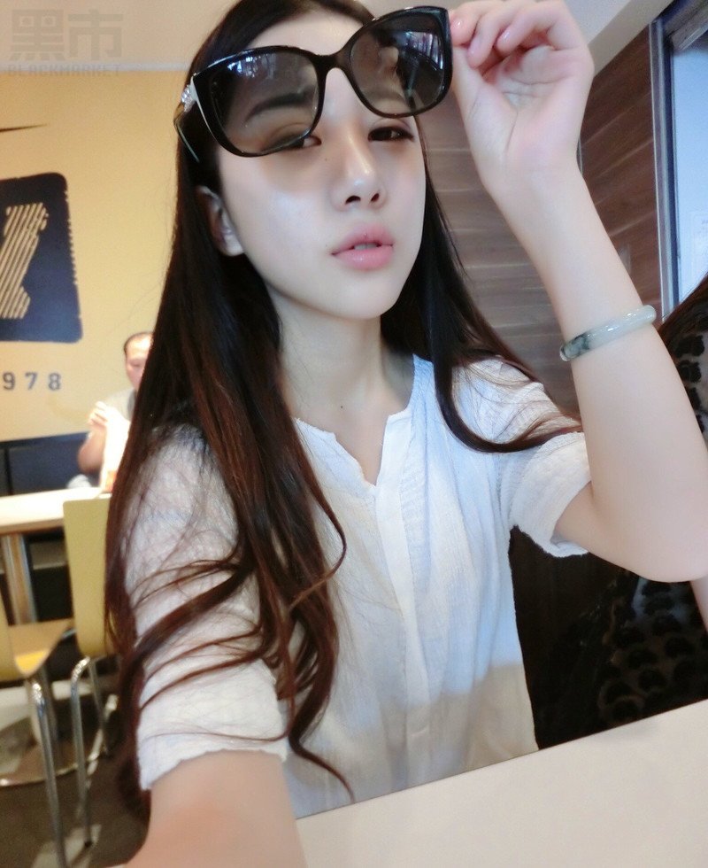 W38_女套图662照片+9视频（白富美靓丽时尚网红青春精致多造型——美女生活照片集锦）-2