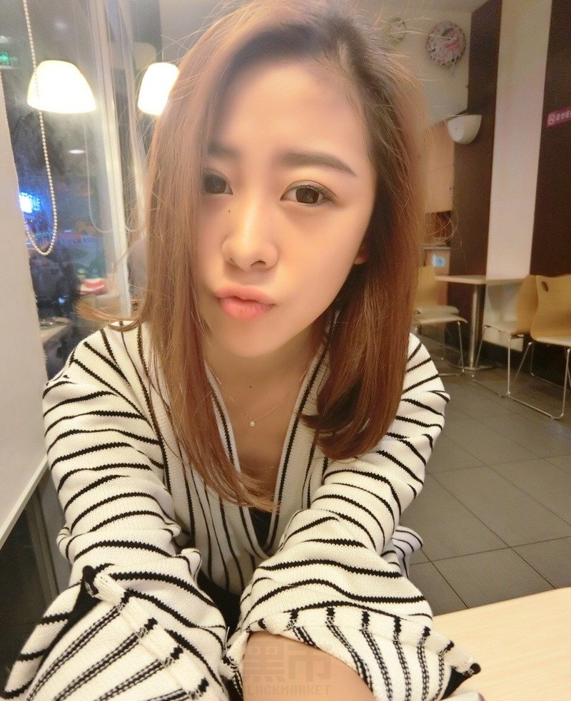 W38_女套图662照片+9视频（白富美靓丽时尚网红青春精致多造型——美女生活照片集锦）-10