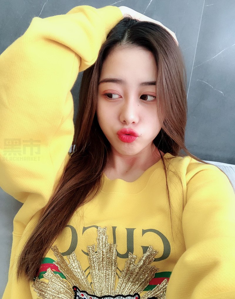 W38_女套图662照片+9视频（白富美靓丽时尚网红青春精致多造型——美女生活照片集锦）-14