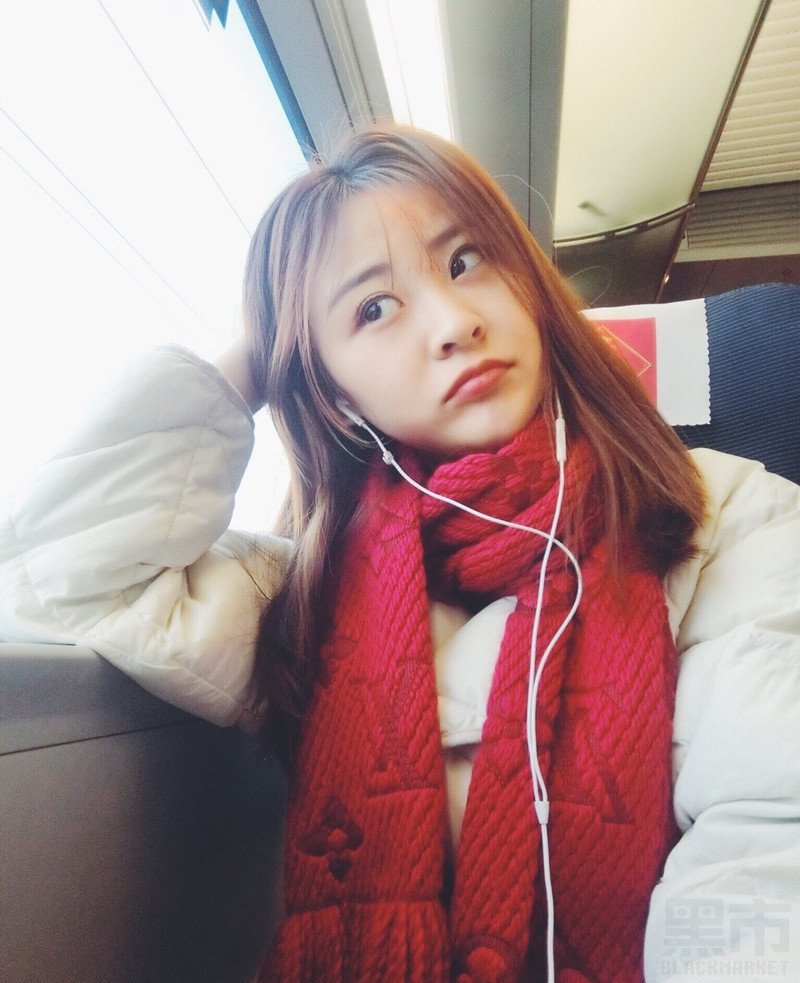 W39_女套图220照片（可爱青春清纯少女白富美旅游——美女生活照片头像组图）-1