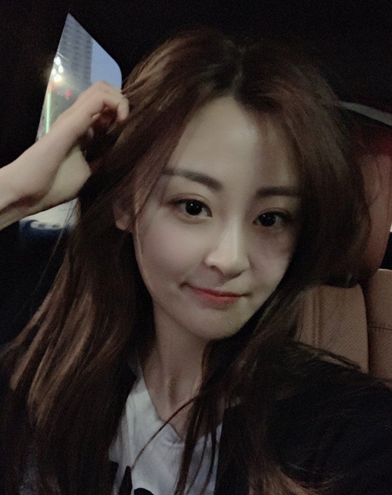 W39_女套图220照片（可爱青春清纯少女白富美旅游——美女生活照片头像组图）-16