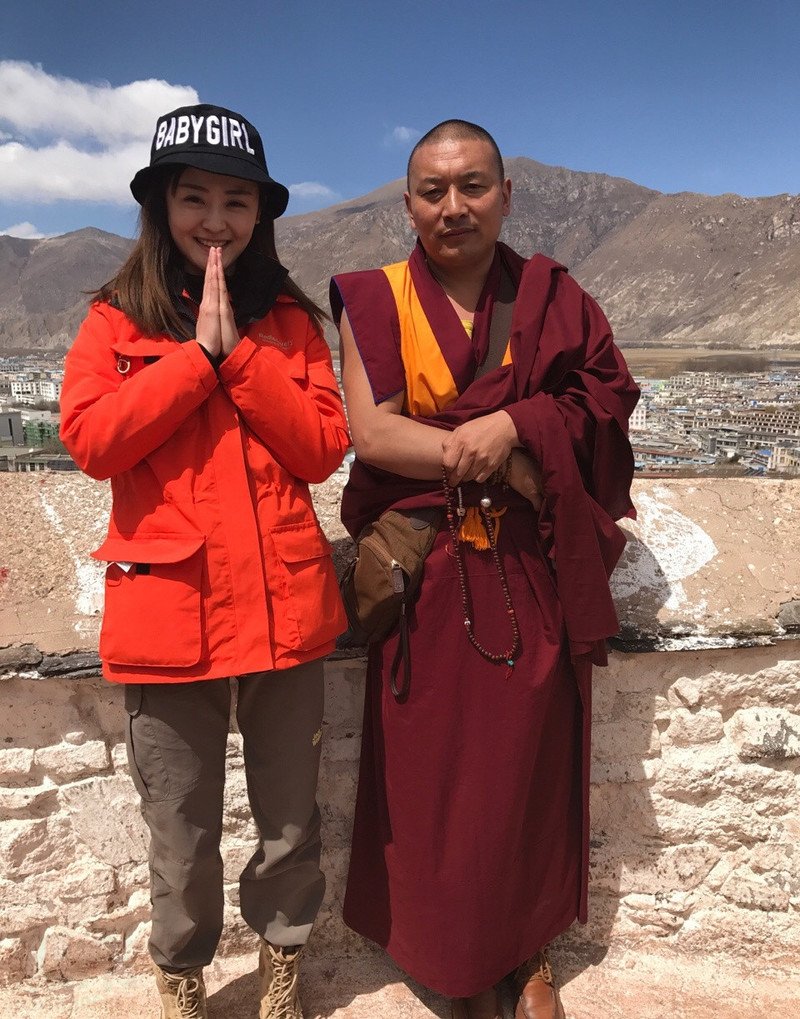 W39_女套图220照片（可爱青春清纯少女白富美旅游——美女生活照片头像组图）-4