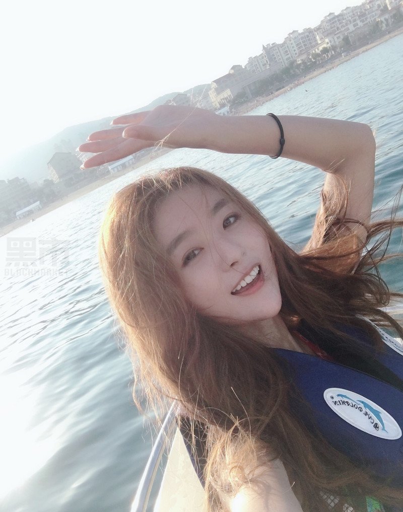 W42_女套图1538照片+153视频（多图多视频推荐时尚靓女靓丽多才多艺好衣品清纯青春网红——美女朋友圈生活-16