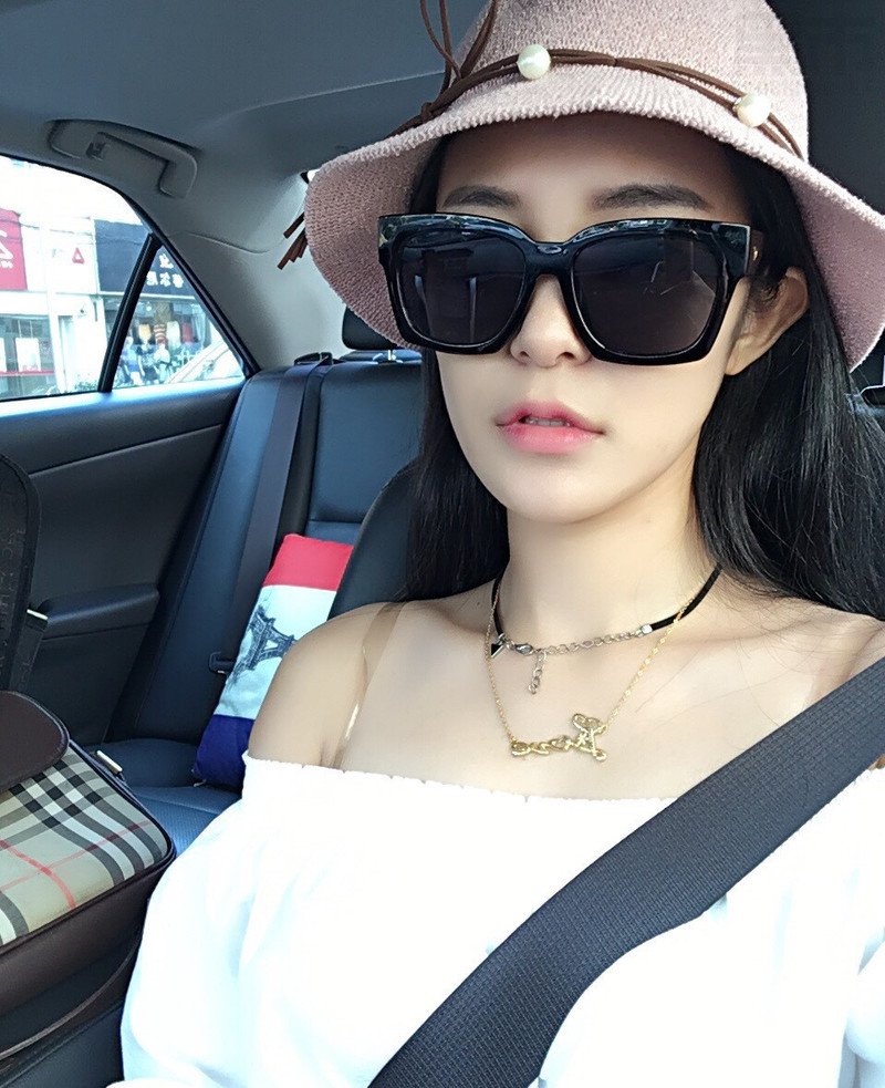 W43_女套图537照片+3视频（时尚潮流百变网恋图网红传统旅游时尚瓜子脸白富美——美女朋友圈一组照片）-3