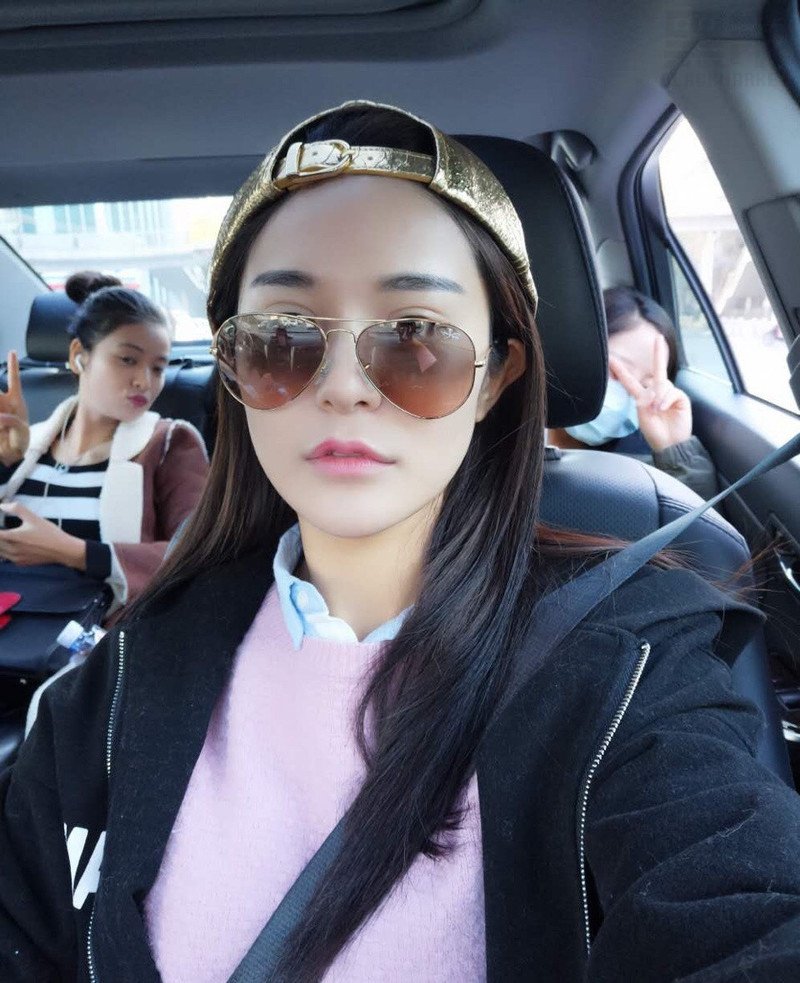 W43_女套图537照片+3视频（时尚潮流百变网恋图网红传统旅游时尚瓜子脸白富美——美女朋友圈一组照片）-14