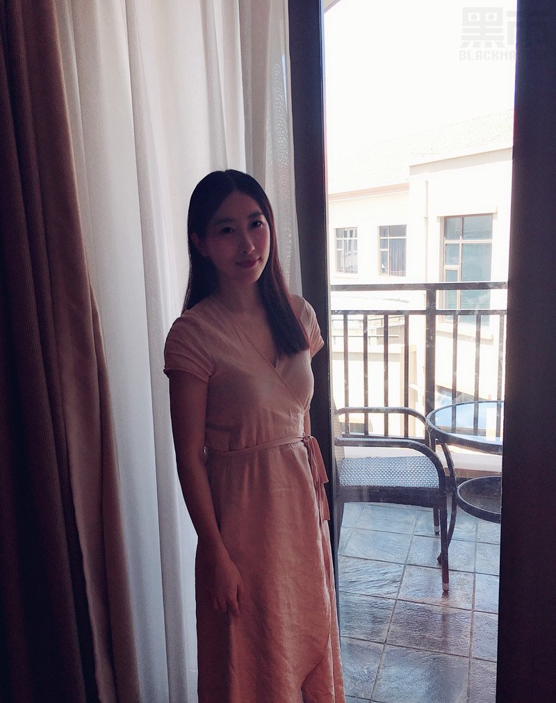 W44_女套图210照片+4视频（带娃少妇传统精致美女大家闺秀文韵气质佳弹古筝旅游时尚——美女真实微信头像）-8