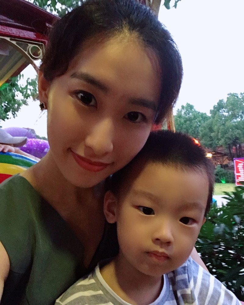 W44_女套图210照片+4视频（带娃少妇传统精致美女大家闺秀文韵气质佳弹古筝旅游时尚——美女真实微信头像）-13