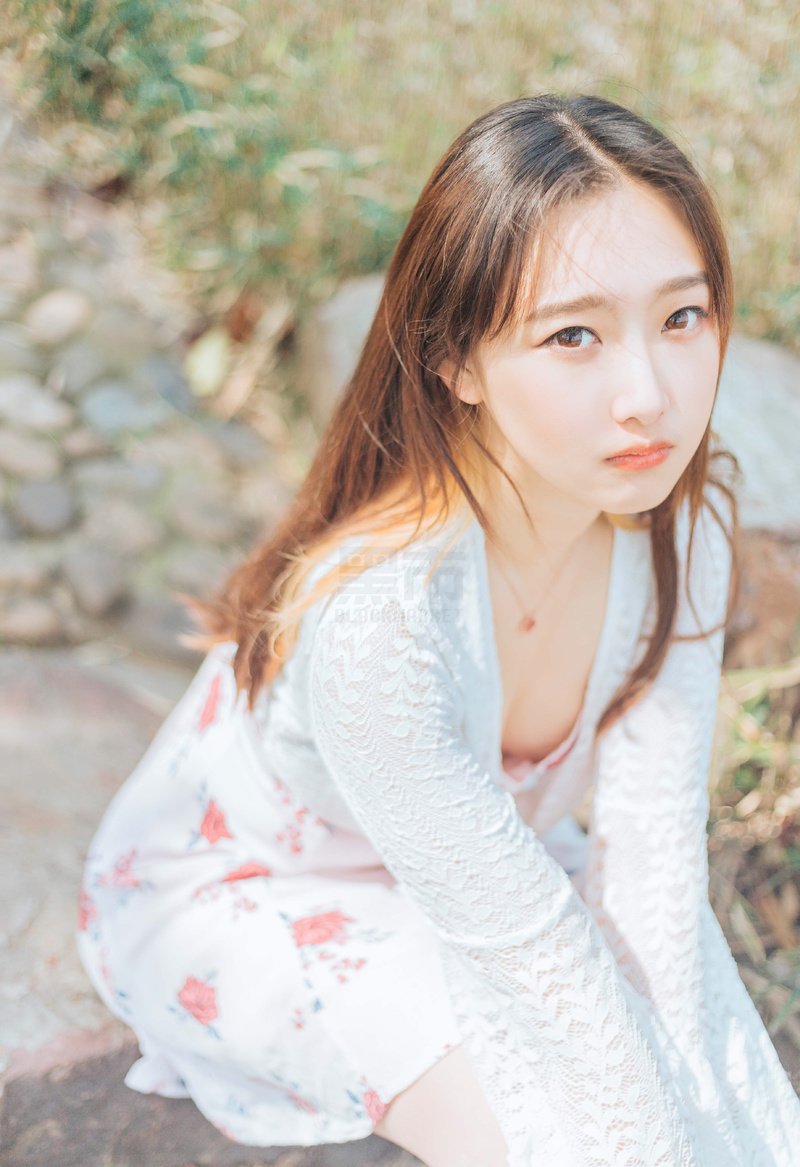 W68_女套图500照片+12视频（长腿青春美女 优秀学生女神主持人）-3