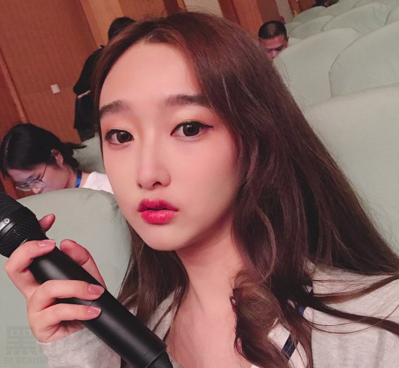 W68_女套图500照片+12视频（长腿青春美女 优秀学生女神主持人）-4
