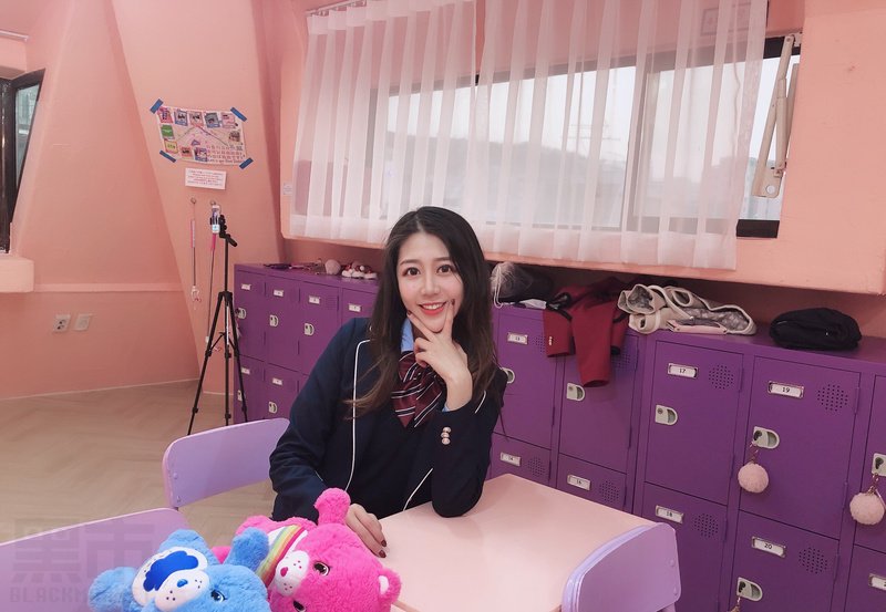 W70_女套图396照片+12视频（高颜值邻家美女 爱旅游大眼睛）-11