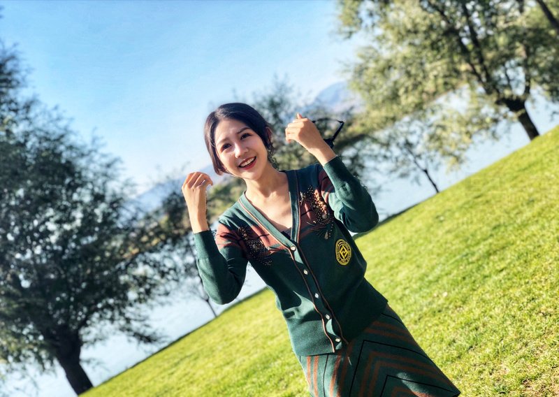 W70_女套图396照片+12视频（高颜值邻家美女 爱旅游大眼睛）-15