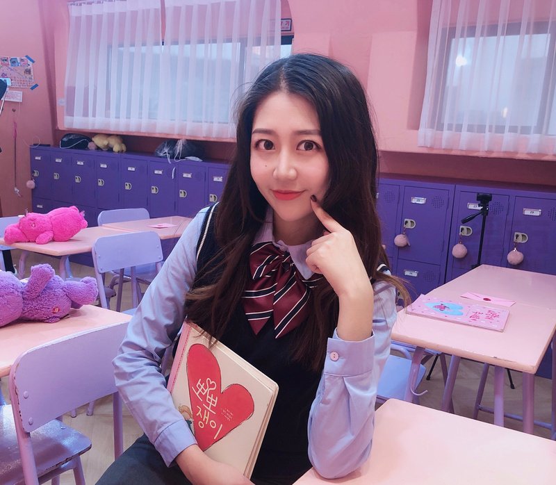 W70_女套图396照片+12视频（高颜值邻家美女 爱旅游大眼睛）-10
