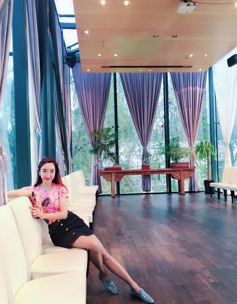 W71_女套图635照片+64视频（网红脸气质高冷白富美 有在车里照片）-5