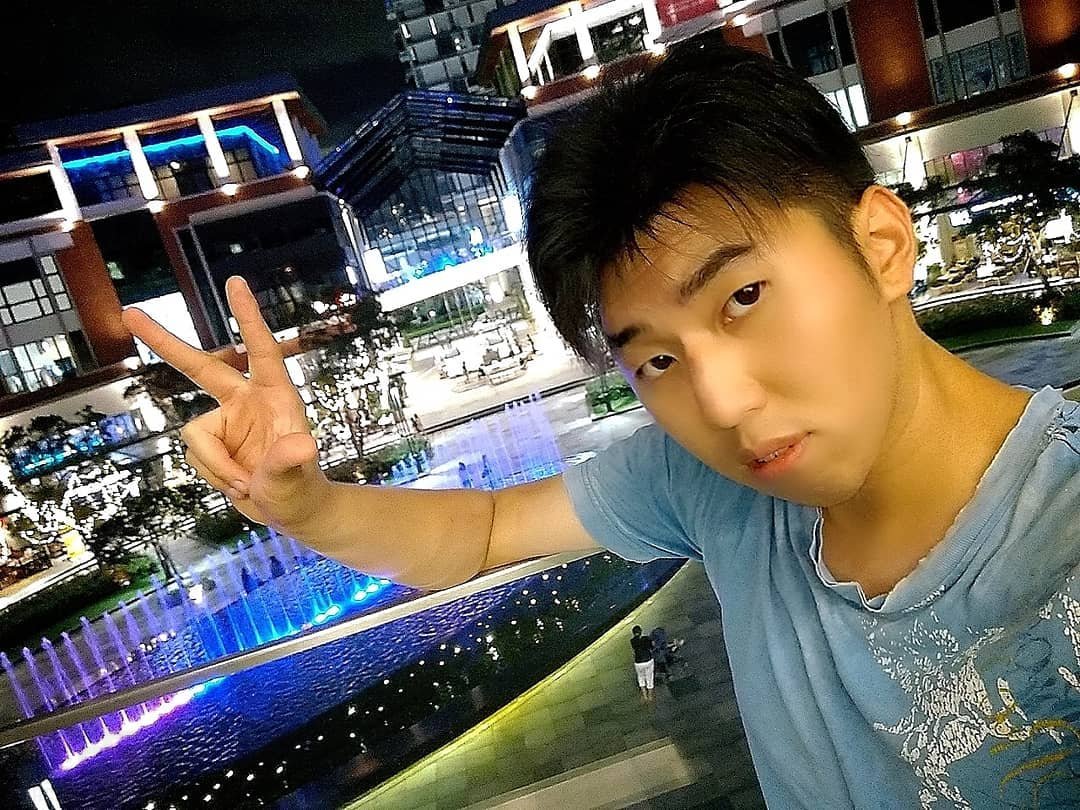 M10男图305照片+1视频（年轻帅哥小男神活泼小青年爱好二次元时尚小鲜肉）-11