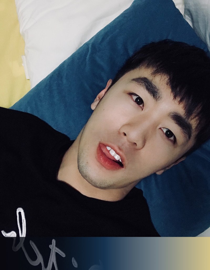 M33_男套图1007照片（超多图片素材好身材有腹肌爱自拍好身材男生小年轻青年男神朋友圈微商素材同一个人）-11
