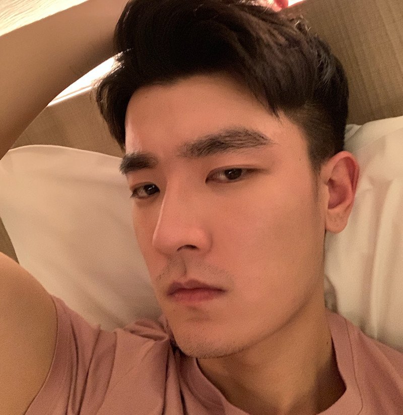 M57_男套图164照片（时尚英俊潮流男神自拍照男生同一个人微信微商朋友圈素材）-8