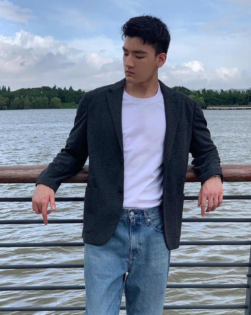 M57_男套图164照片（时尚英俊潮流男神自拍照男生同一个人微信微商朋友圈素材）-1