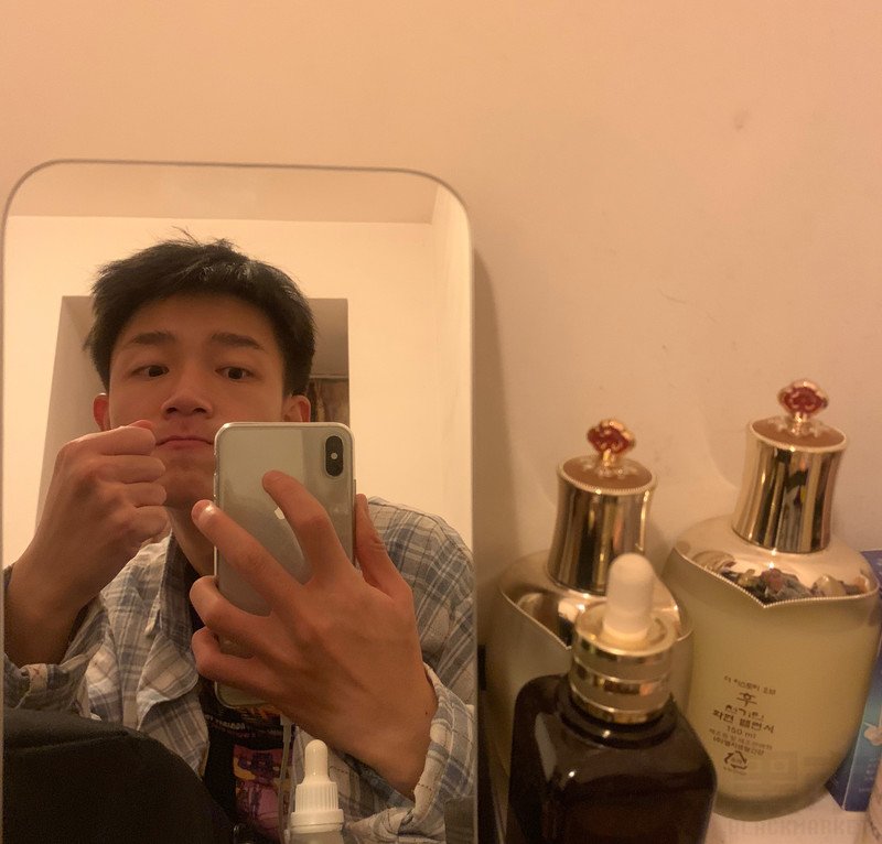 M60_男套图164照片（普通小年轻自拍照片集微信微商朋友圈组图无水印形象照）-4