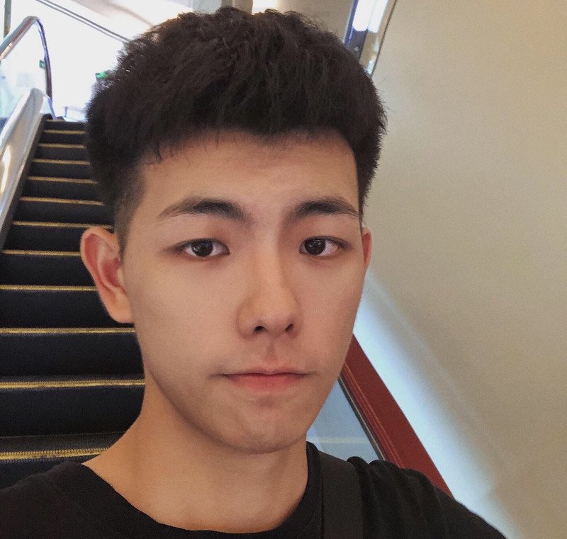 M63_男套图126照片（普通文艺小青年自拍照年轻男生同人图片微信微商朋友圈素材）-10