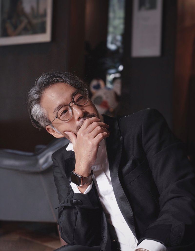 M80_男套图489照片+22视频（老帅哥男神生活照 有西装照 贵族有钱人名流50岁男人自拍照片多张）-12