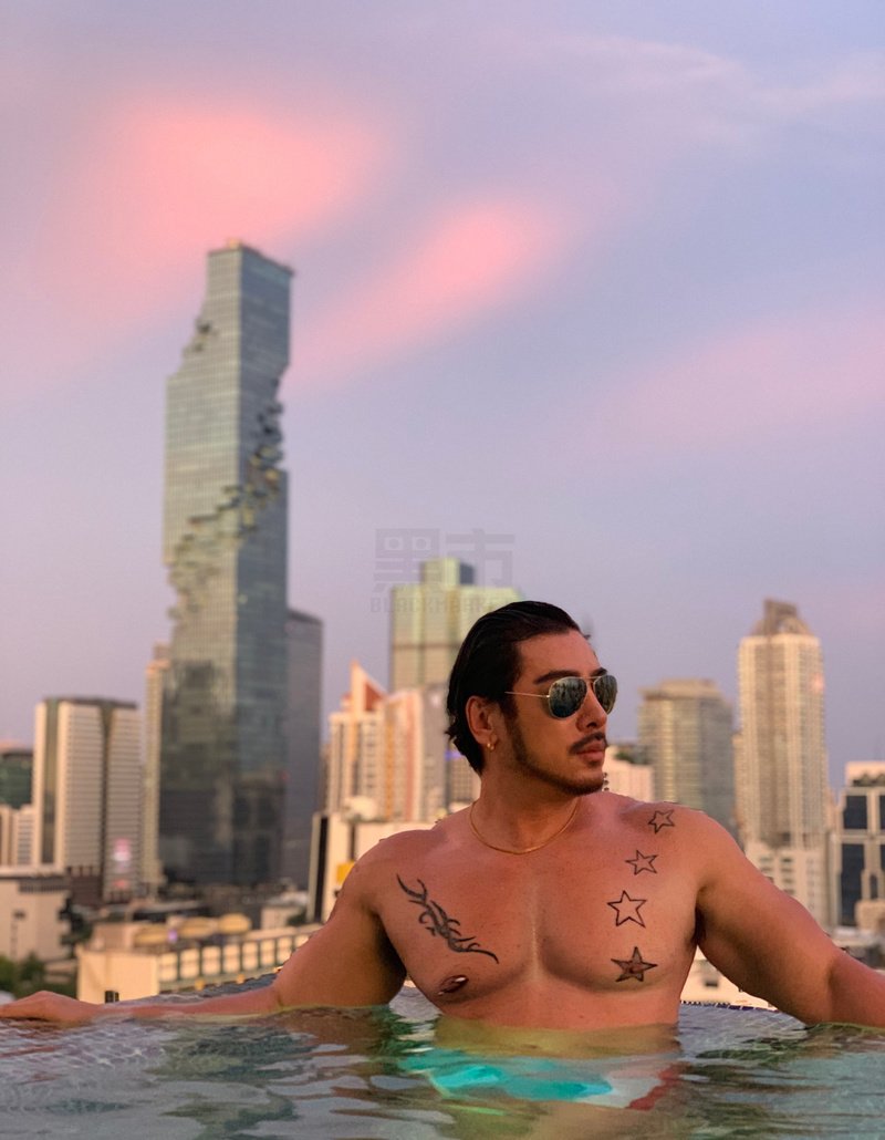 M81_男套图797照片+83视频（好身材爱健身达人有肌肉同人照片 有西装照 有开豪车照片 有钱人）-6