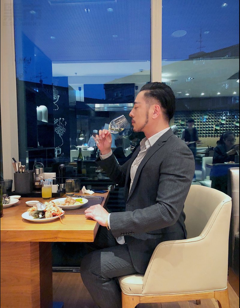 M81_男套图797照片+83视频（好身材爱健身达人有肌肉同人照片 有西装照 有开豪车照片 有钱人）-8