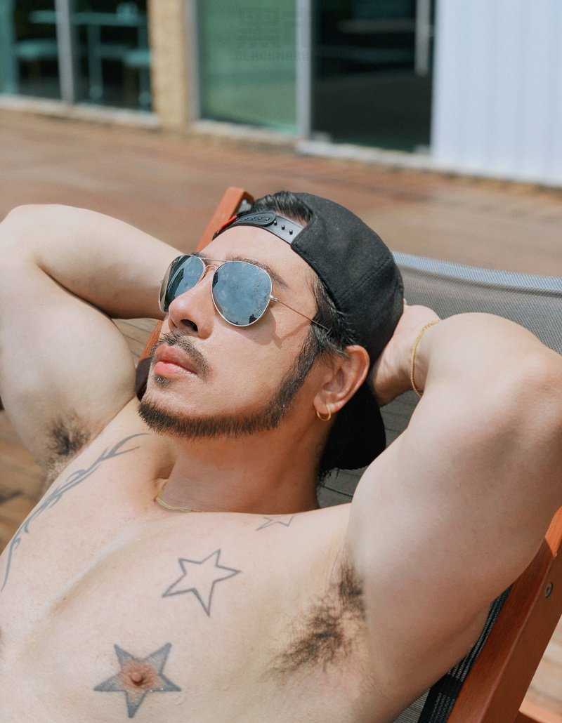 M81_男套图797照片+83视频（好身材爱健身达人有肌肉同人照片 有西装照 有开豪车照片 有钱人）-15