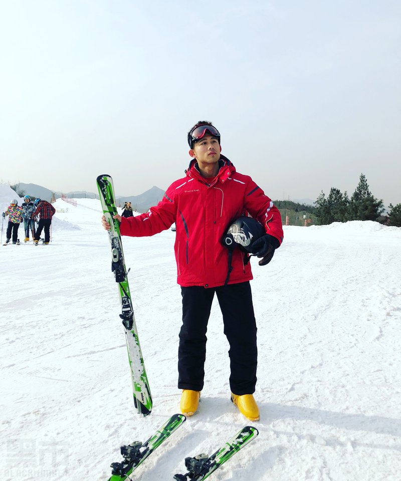 M85_男套图991照片+254视频（小鲜肉男神大学生青春男生日常照片 有豪车合照有在车里面照片）-12