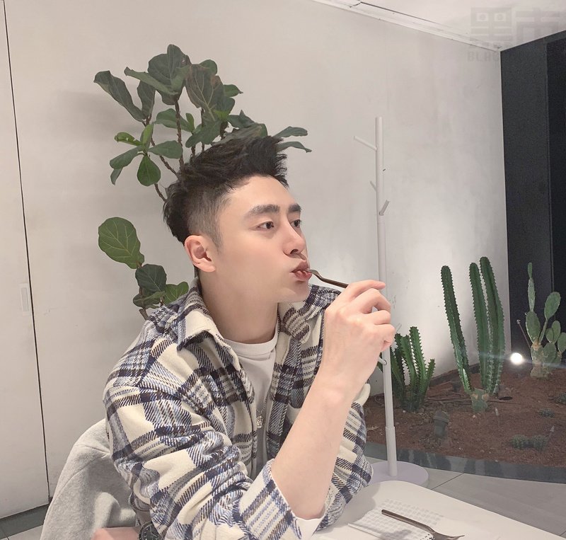 M93_男套图541照片+4视频（小鲜肉清爽干净小年轻小男神无水印高清自拍照 有和豪车合照 ）-13