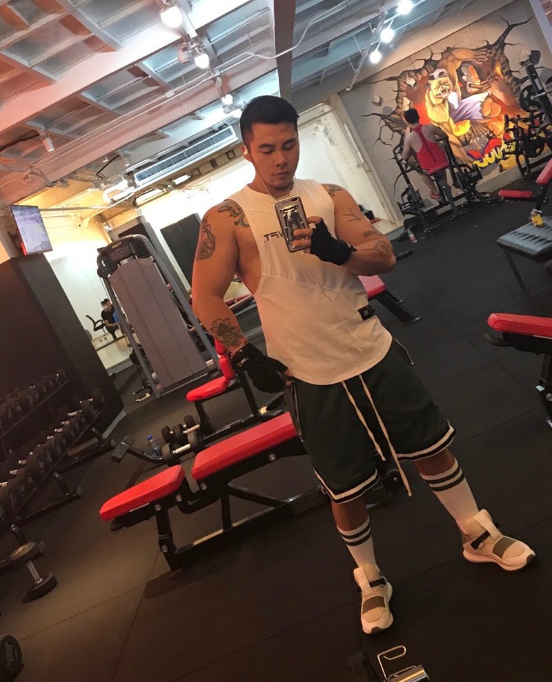 M96_男套图333照片+8视频（纹身男神 大腹肌有肌肉好身材男士形象照 帅气超man有男人味自拍照）-9