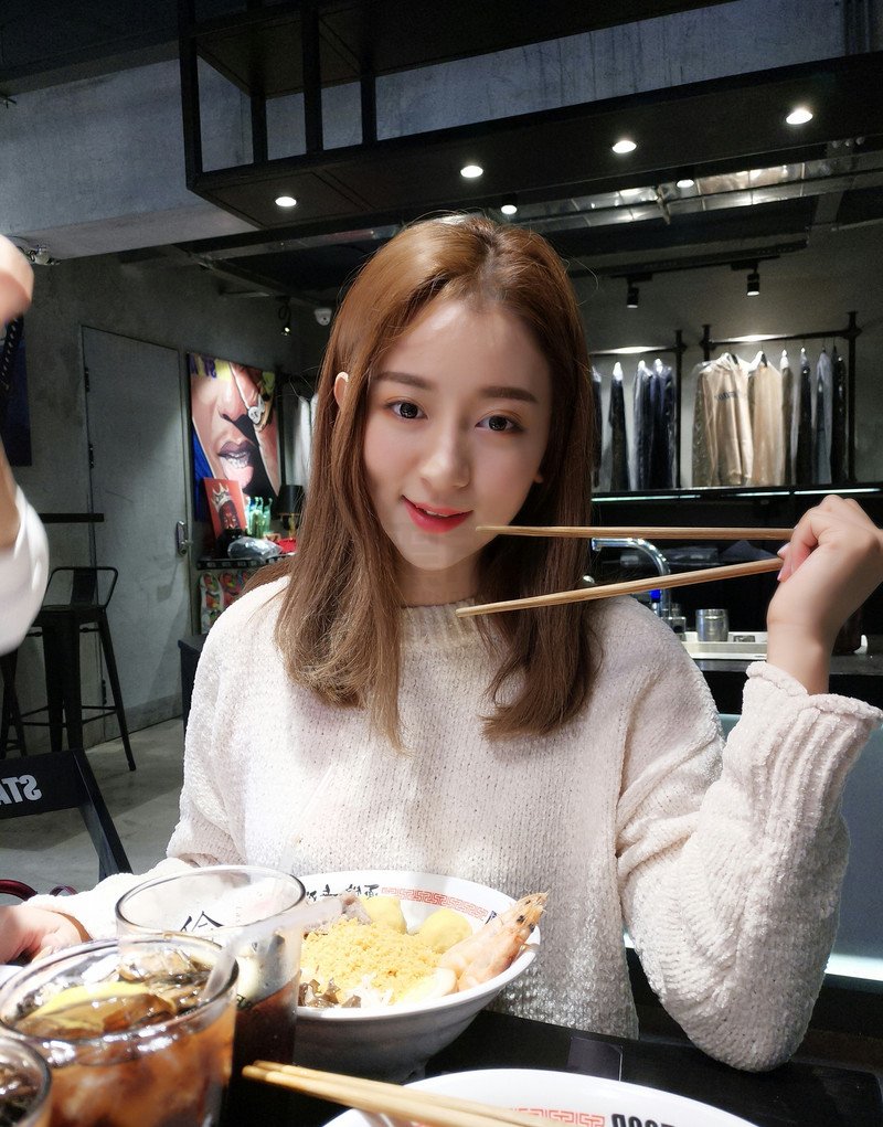 W74_女套图276照片+1视频（性感白富美旅游达人时尚美少女套图 女神无水印高清网恋照片组）-2