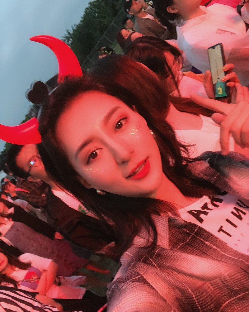 W74_女套图276照片+1视频（性感白富美旅游达人时尚美少女套图 女神无水印高清网恋照片组）-12
