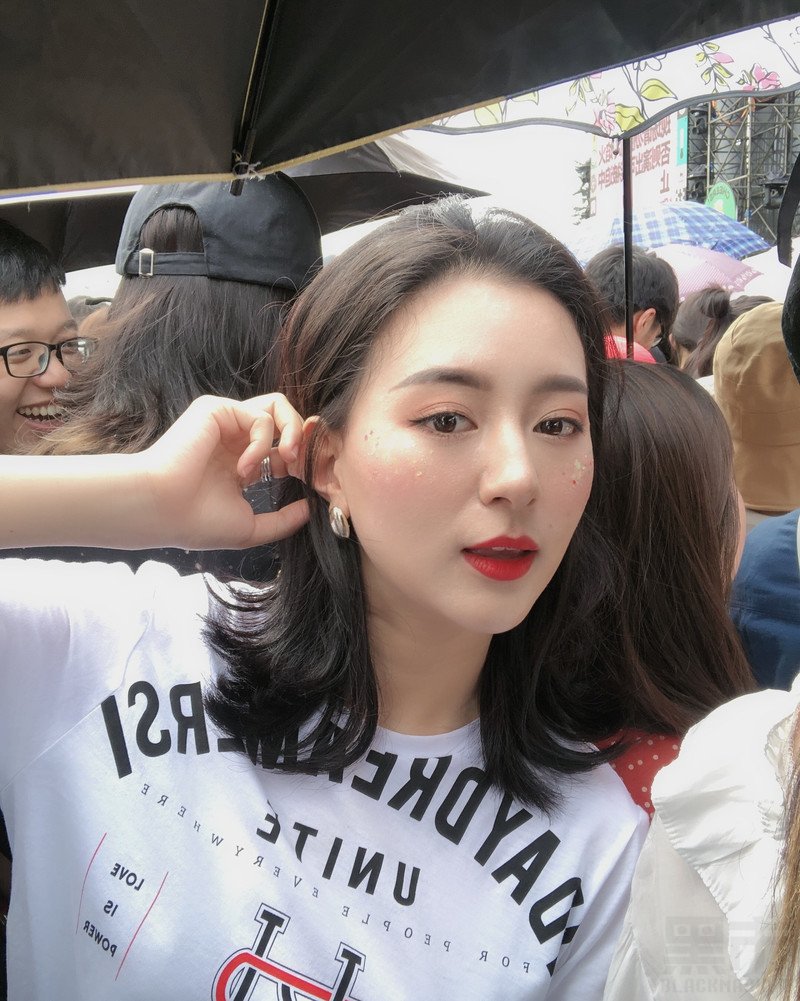 W74_女套图276照片+1视频（性感白富美旅游达人时尚美少女套图 女神无水印高清网恋照片组）-11