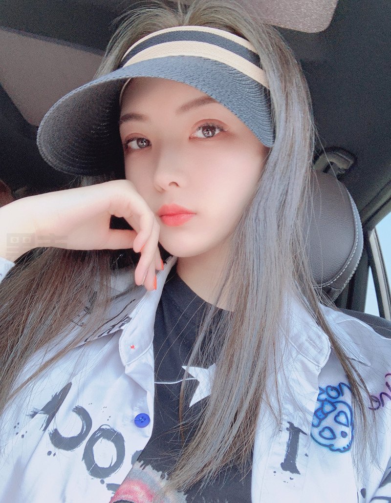 W84_女套图281照片+5视频（苗条美腿白富美生活照 高端青春女生自拍照 养号必备一整套同人图片）-16